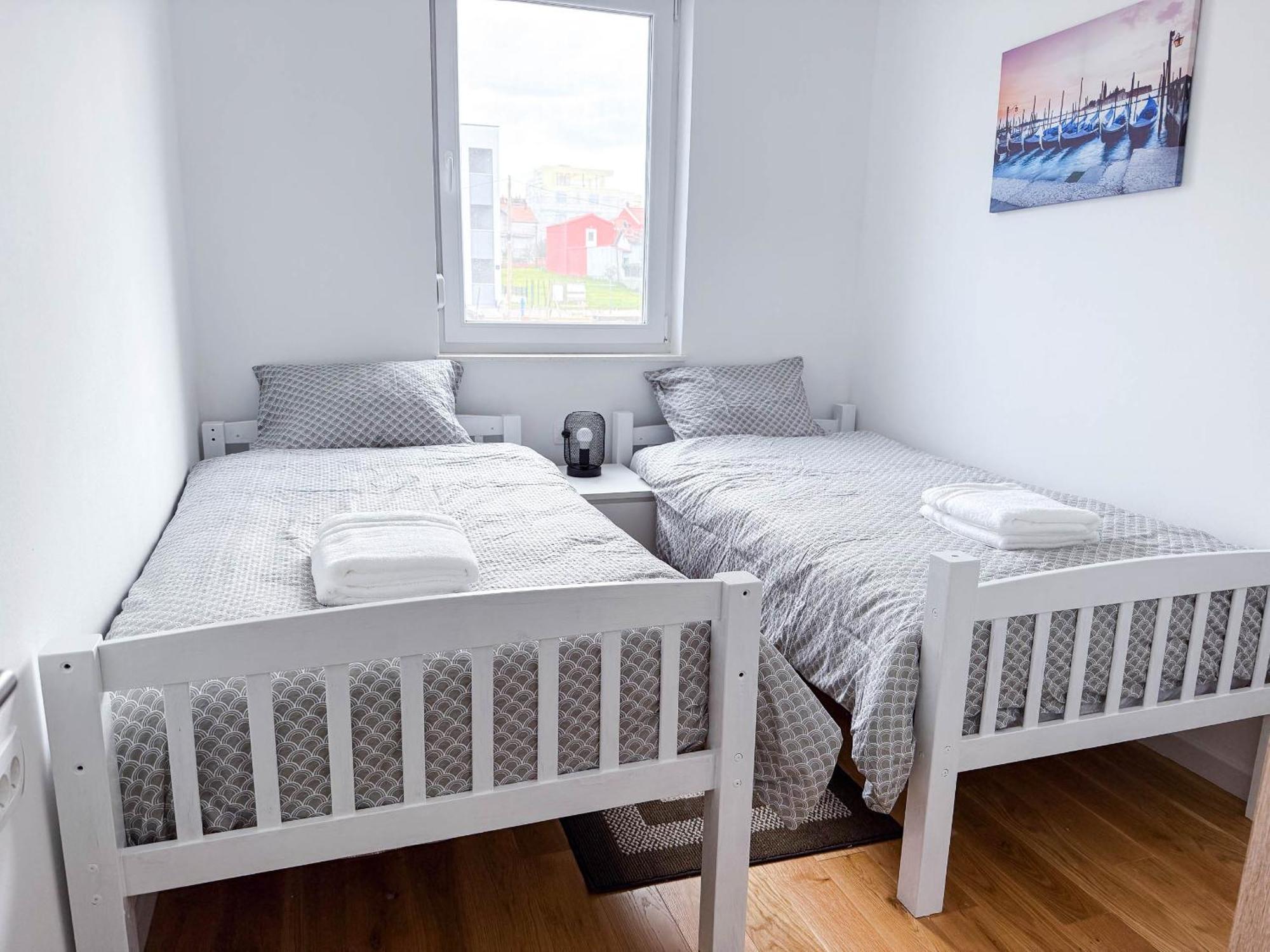 New 2 Bed, 1 Bath In Apartman *